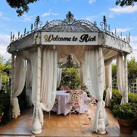 Шалета Rich House *