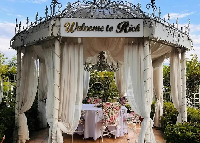 Шалета Rich House *